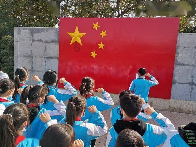 黎姿为瘫痪弟弟庆祝生日,时隔5年晒弟弟站立照,引无数网友泪奔