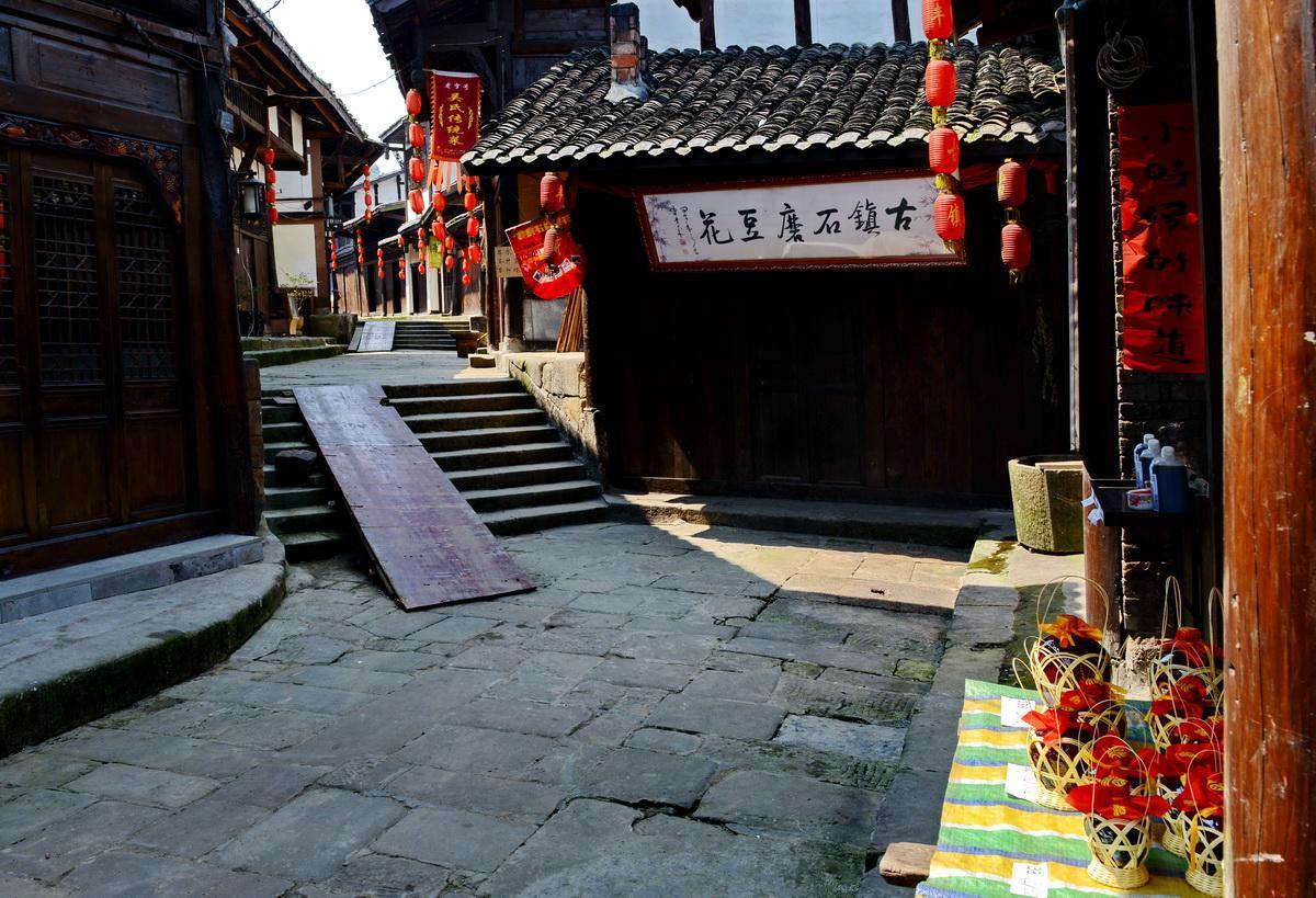 《神隐》王安宇：与赵露思拍大片亲昵胜情侣